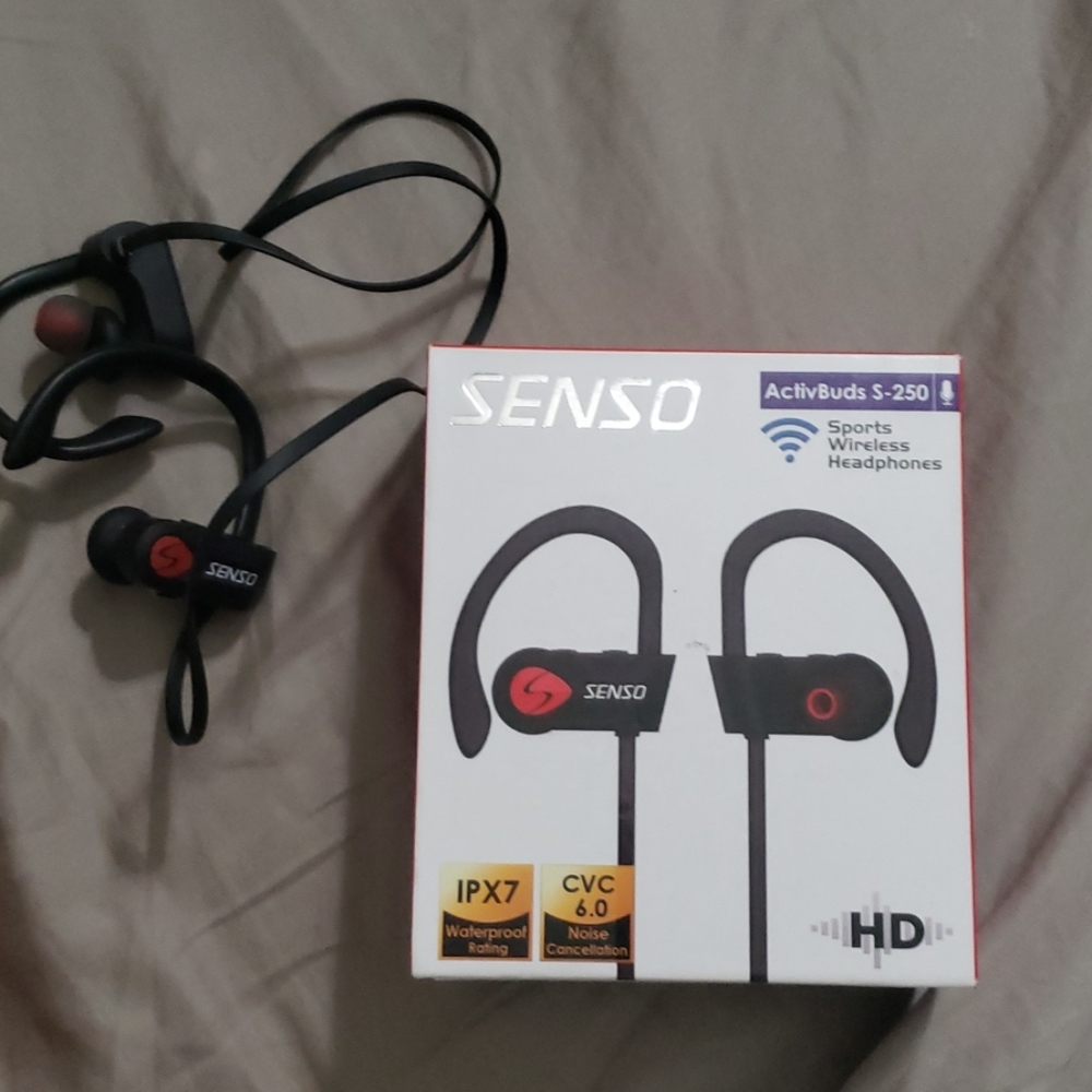 Senso active buds NWOT